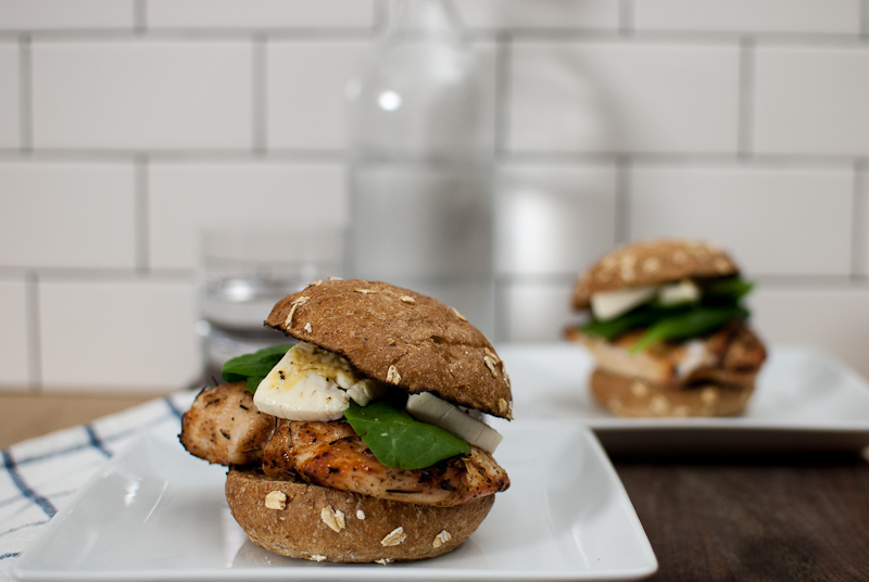 grilled chicken burgers with brie